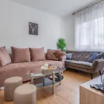 Gorgeous In With Kitchen Holiday home *