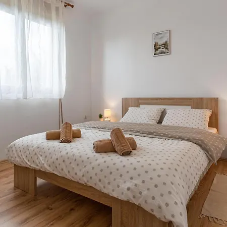 Luxurious In With Sauna * Gračac